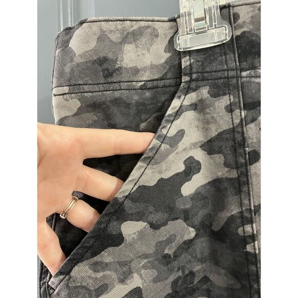 Spanx Plus 2X Stretch Twill Cargo Joggers Wash Camo Shaping High Rise women’s - Picture 3 of 8
